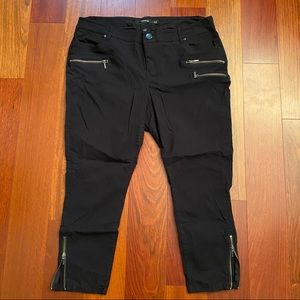 Black torrid crop Pants with zipper embellishment